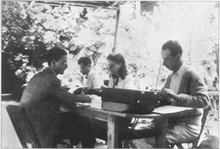 La redacción de la revista, en Coyoacán: Raimon Galí, Ferran de Pol, Esyll T. Lawrence y Joan Sales.